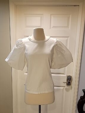 A New Day White T-shirt with Puffy Sleeves. Size Large